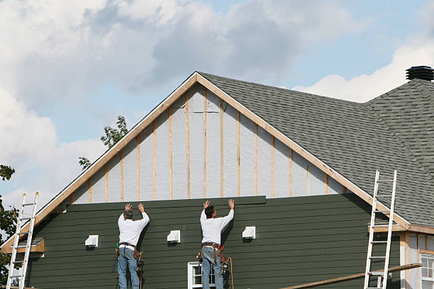 Professional Siding Installation technician working in Fort Myer, VA